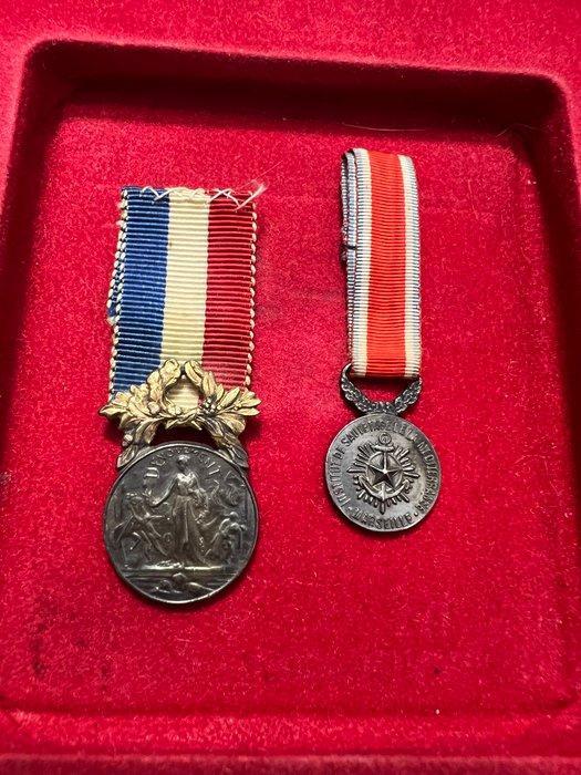 Frankrijk. Lot of two France miniature (mignon) orders /, Postzegels en Munten, Munten en Bankbiljetten | Toebehoren