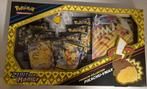 Pokémon - 2 Box - Pokémon Crown Zenith - Pikachu VMAX, Hobby en Vrije tijd, Verzamelkaartspellen | Pokémon, Nieuw