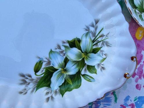 Royal Albert - Bord - porselein - Royal Albert Trillium, Antiek en Kunst, Antiek | Meubels | Tafels
