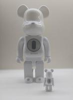 Medicom Toys - Bearbrick Robert Indiana x fragmentdesign, Antiek en Kunst