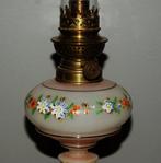 Belle LAMPE à HUILE en opaline à décor de fleurs émaillées, Antiek en Kunst