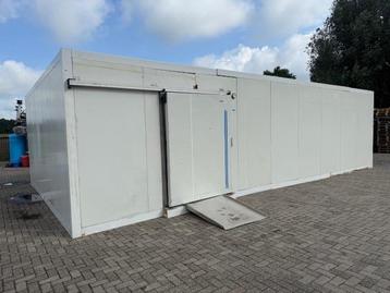 Vriescel 1108 x 628 x 298 cm met schuifdeur