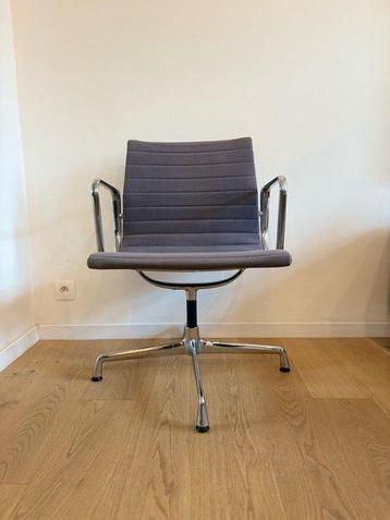 Vitra - Charles Eames - Stoel - EA108 - Aluminium
