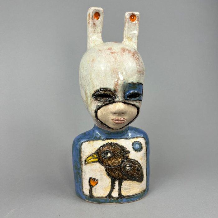 Iwo Rynkiewicz (1970) - “With BIRD” Hand made Ceramic Figure, Antiek en Kunst, Kunst | Designobjecten