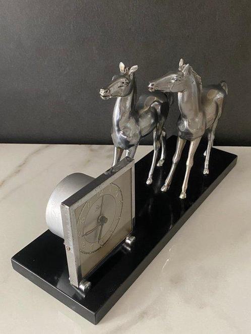 Record - Beeldje - Scultura da tavolo con orologio e cavalli, Antiek en Kunst, Curiosa en Brocante