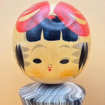 Ensemble de 2 poupées Kokeshi créatives – par Keiji &