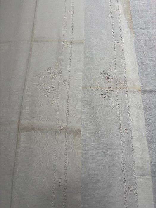 Laken (2) - 270 cm - 170 cm - Geborduurd linnen laken., Antiek en Kunst, Antiek | Tapijten, Tafelkleden en Textiel