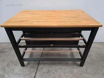 houten werktafels (2x) beschikbaar voor biedingen