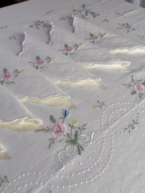 Nappe - 260 cm - 180 cm - nappe broderie faite à la main, Antiek en Kunst, Antiek | Tapijten, Tafelkleden en Textiel