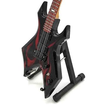 Miniatuur BC Rich Wartribe gitaar met gratis standaard beschikbaar voor biedingen