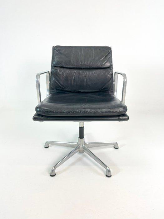 ICF - Charles & Ray Eames - Stoel - EA208 zachte pad -, Antiek en Kunst, Antiek | Meubels | Stoelen en Sofa's