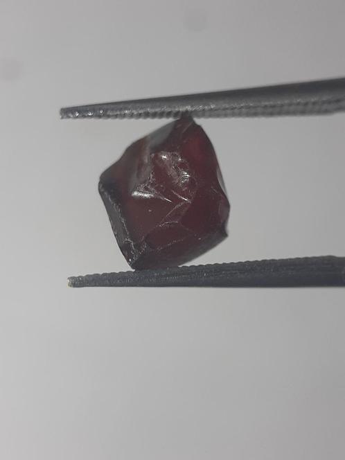 Natural red rhodolite Garnet - 2.585 ct - Rough Gemstone - f, Collections, Minéraux & Fossiles, Envoi