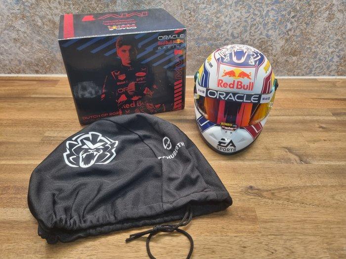 Red Bull Racing - Max Verstappen - 2023 - 1/2 schaal helm, Verzamelen, Automerken, Motoren en Formule 1