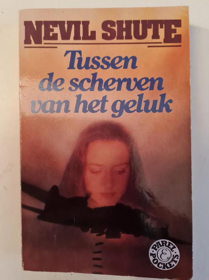 Tussen de scherven van het geluk 9789010040039 Nevil Shute, Boeken, Overige Boeken, Gelezen, Verzenden