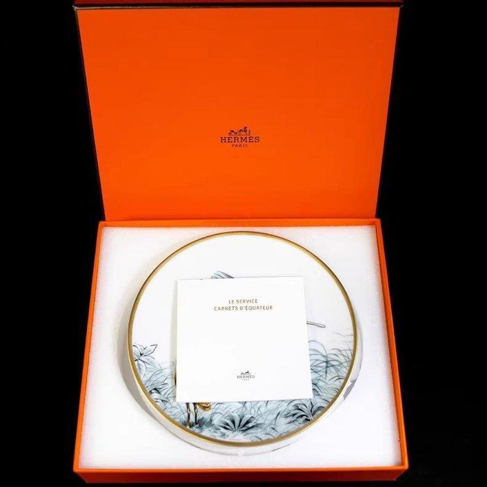 HERMÈS - Carnets d’Équateur series of ceramic dinner, Antiek en Kunst, Antiek | Meubels | Tafels
