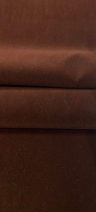 Prachtig warm bruin velours. - Textiel - 500 cm - 140 cm, Antiek en Kunst, Kunst | Designobjecten
