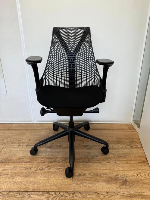 https://offeco.nl/herman-miller-sayl-black-sw10212/, Huis en Inrichting, Bureaustoelen, Bureaustoel, Zwart, Zo goed als nieuw