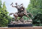 Sculpture, theseus die de centaur bianor slaat - 25 cm -