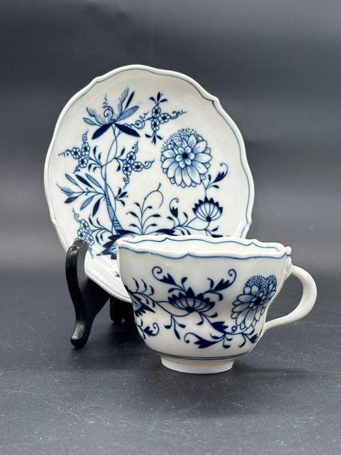 Tasse - Meissen Tasse mit Schale – Zwiebelmuster, handbemalt, Antiek en Kunst, Antiek | Meubels | Tafels