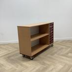 Tweedehands verrijdbare houten schoolkast, vv 1 legborden en, Gebruikt