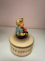 Goebel - M.I. Hummel - Figure - Der kleine Akkordeonspieler, Antiek en Kunst