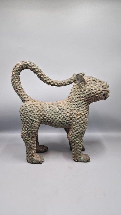 Prachtige mannelijke luipaard uit het koninkrijk Benin -, Antiek en Kunst, Kunst | Niet-Westerse kunst