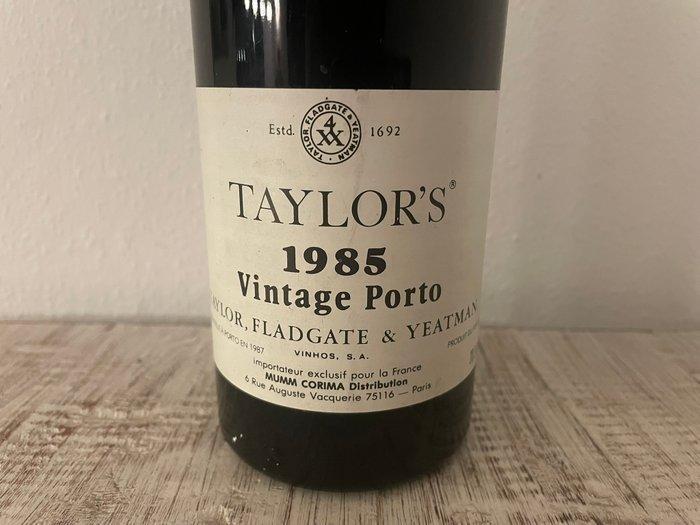 1985 Taylors - Vintage Port - Embouteillé en 1987 - Douro -, Verzamelen, Wijnen