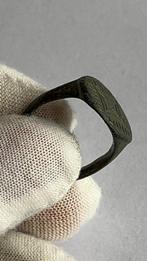 Item 097. Islamitisch Brons Ring - Middeleeuwen 10e–14e eeuw, Antiek en Kunst