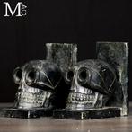 Boeksteunen met schedels in natuursteen – handgesneden paar