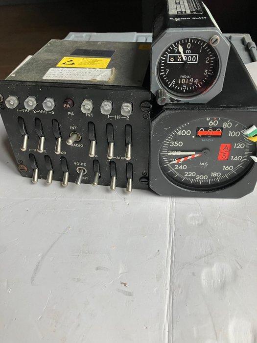 Drie cockpit instrumenten - 1970-1980, Antiek en Kunst, Antiek | Wandborden en Tegels
