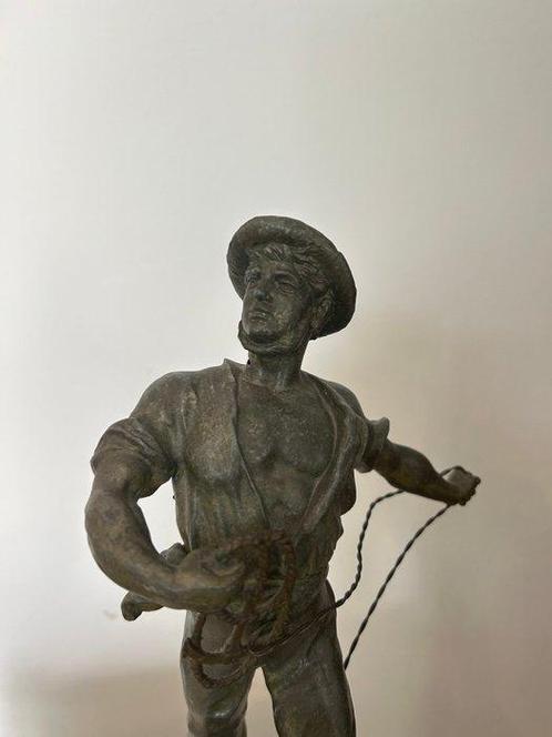Arthur Waagen (1833-1898) - Sculpture, Secours - 40 cm -, Antiek en Kunst, Antiek | Keramiek en Aardewerk