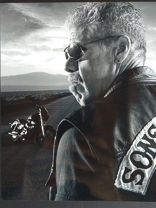 Sons of Anarchy - Signed by Ron Perlman, with Letter of, Verzamelen, Film en Tv