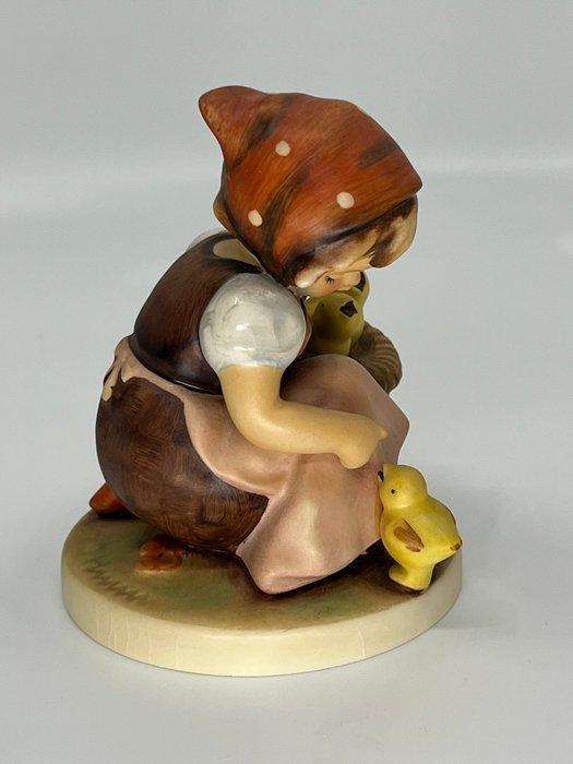 Goebel - Beeldje - Chick girl - TMK5 - Porselein, Antiek en Kunst, Curiosa en Brocante