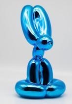 Jeff  Koons (after) - Balloon rabbit - Blue, Antiquités & Art, Art | Sculptures & Bois, Verzenden