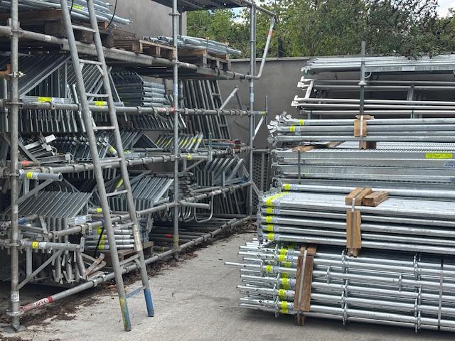 Matériel d’échafaudage compatible et homologué – bons prix, Doe-het-zelf en Bouw, Steigers