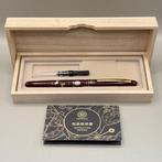Kuretake & Wancher - Maki-e Fountain Pen with “The Moon and, Nieuw