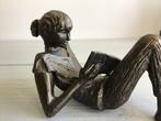 naar Corry Ammerlaan - sculptuur, “ The Bookworm “ - 7 cm -