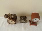 Wekker (3) - Antiek Messing, ijzer, emaille, glas. -