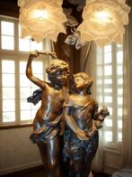 August Moreau (1834-1917) - Tafellamp met beeldje - Les, Antiek en Kunst