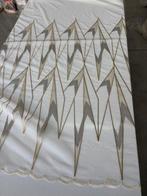 Tissu pour rideau précieux en tulle français brodé et ourlé