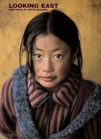 Looking East 9780714846378 Steve McCurry, Boeken, Verzenden, Gelezen, Steve McCurry