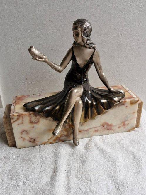 Beeld, dame met vogel - 30 cm - regule, marmer, Antiek en Kunst, Kunst | Designobjecten