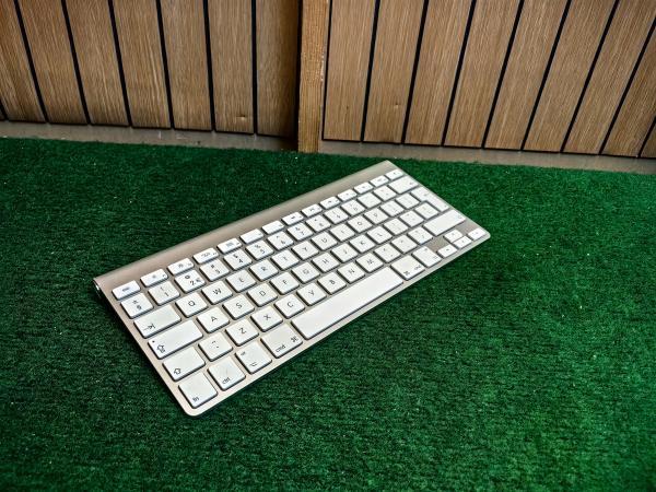Veiling - Apple A1314 Wireless Keyboard - In Nette Staat, Informatique & Logiciels, Claviers