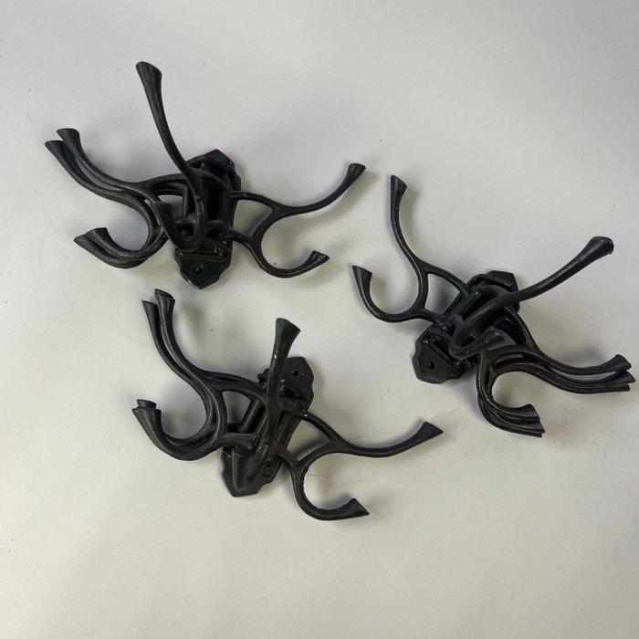 Kapstok (3) - Large - Cast iron Coathooks with 5 movable, Antiek en Kunst, Curiosa en Brocante