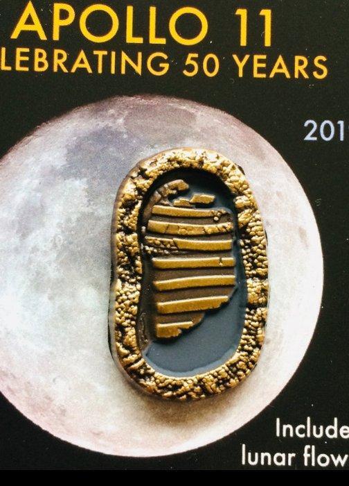 Apollo 11 - Official First Footprints NASA Lapel Pin - With, Verzamelen, Film en Tv