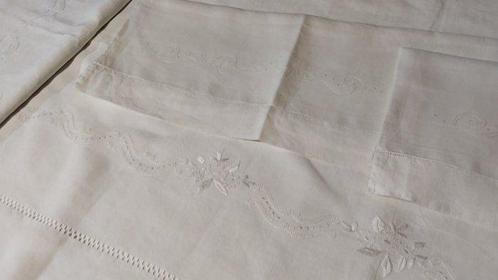 Drap de lit (3) - 270 cm - 225 cm - Anciennes broderies, Antiek en Kunst, Antiek | Tapijten, Tafelkleden en Textiel