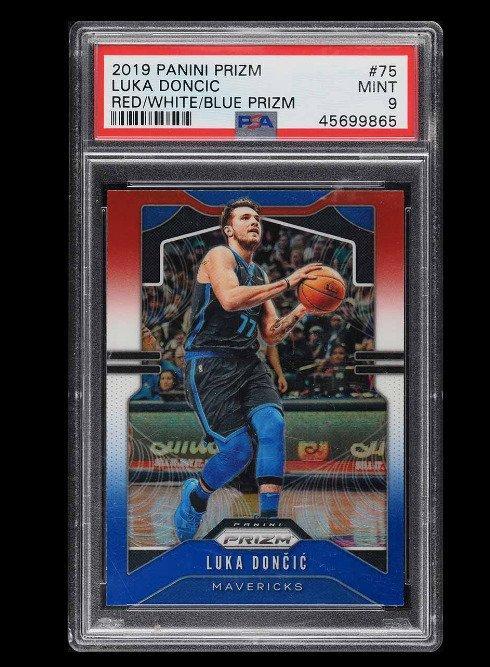 2019 Panini Prizm Luka Doncic #75 - Prizm Red / White / Blue, Hobby en Vrije tijd, Verzamelkaartspellen | Overige