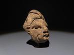 Maya Terracotta Hoofdfiguur. 200-600 n.Chr. Hoogte 6,4 cm.