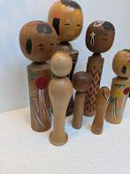 Zeven prachtige, verschillende vintage-kokeshi-poppen. -