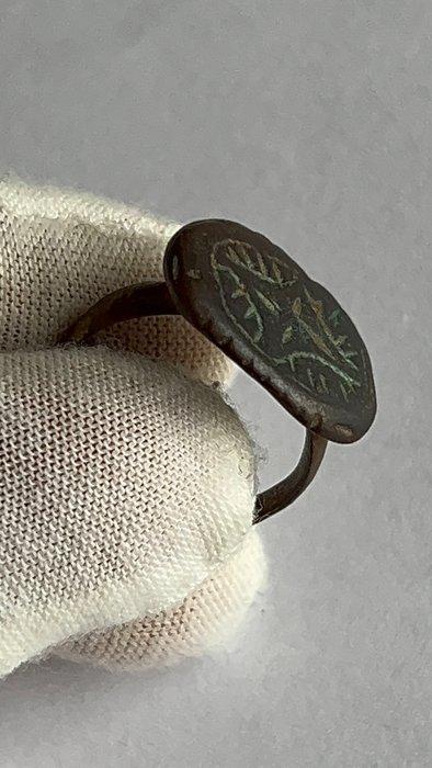 Item 094. Islamitisch Brons Ring - Middeleeuwen 10e–14e eeuw, Antiquités & Art, Antiquités | Autres Antiquités